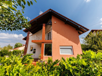Casa individuala spatioasa – 5 camere si 740 mp teren, Mosnita Noua