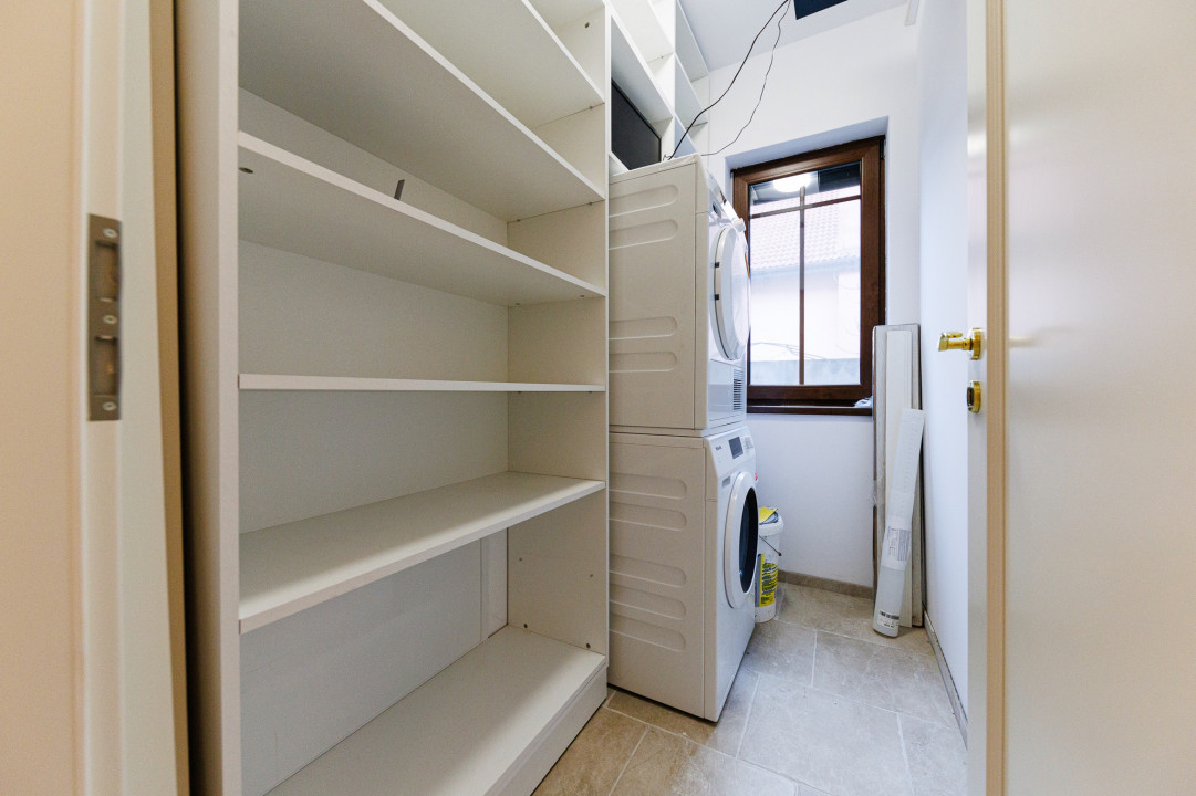 Casa de Lux cu Design Clasic și Piscină la limita dintre Timișoara și Dumbrăvița
