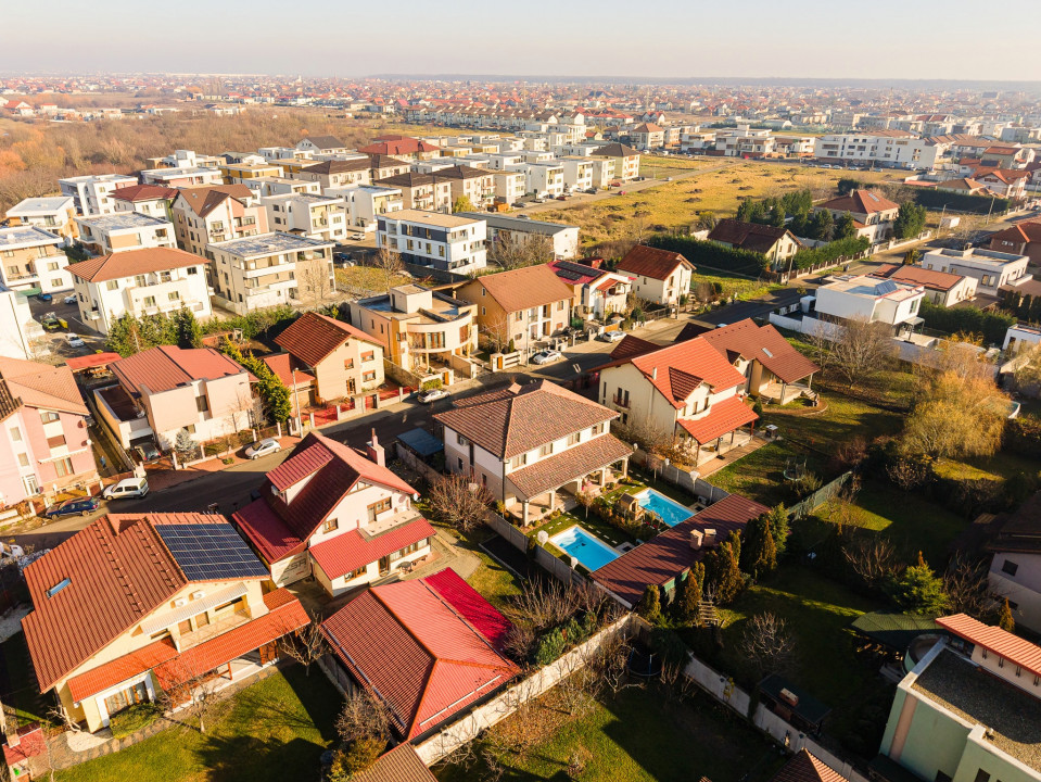 Casa de Lux cu Design Clasic și Piscină la limita dintre Timișoara și Dumbrăvița