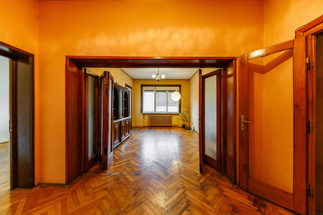 Apartament 4 Cam -Ultracentral / Punctele Cardinale/ Loc Parcare - Comision0%