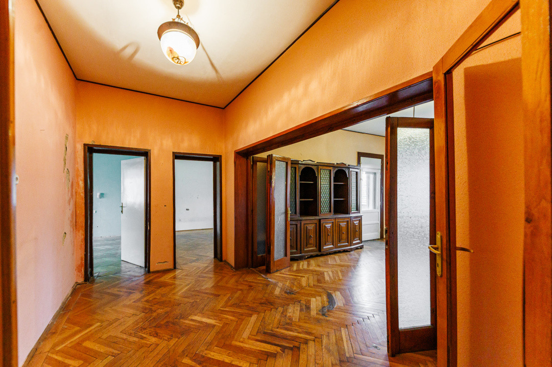 Apartament 4 Cam -Ultracentral / Punctele Cardinale/ Loc Parcare - Comision0%