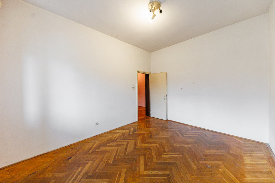 Apartament 4 Cam -Ultracentral / Punctele Cardinale/ Loc Parcare - Comision0%