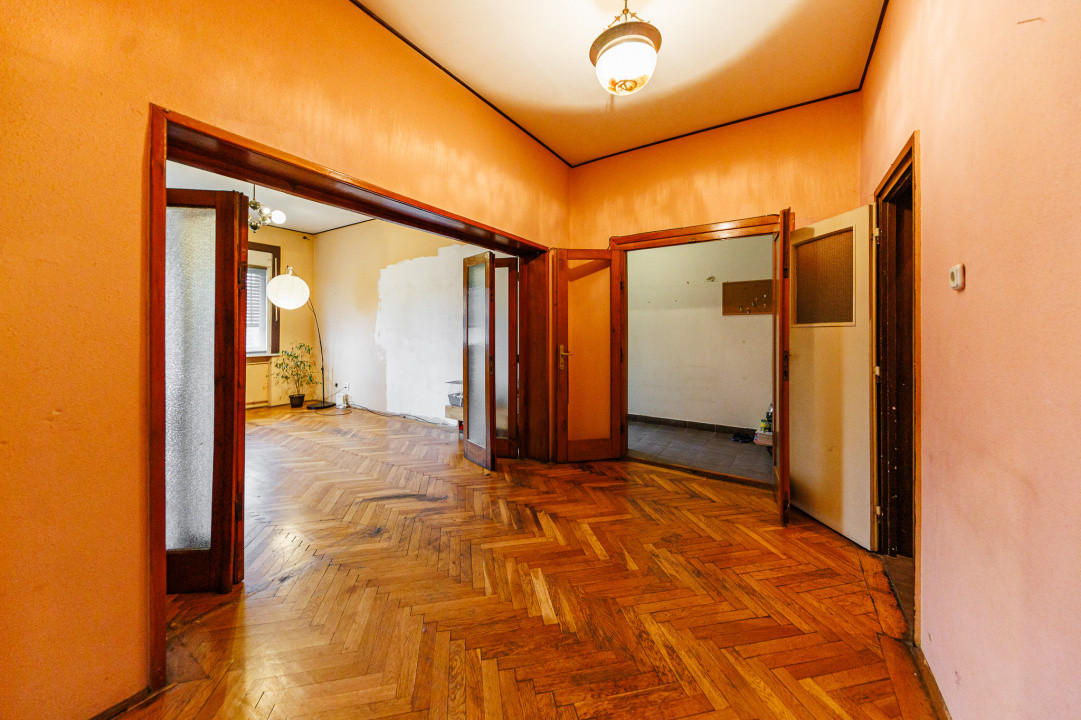Apartament 4 Cam -Ultracentral / Punctele Cardinale/ Loc Parcare - Comision0%