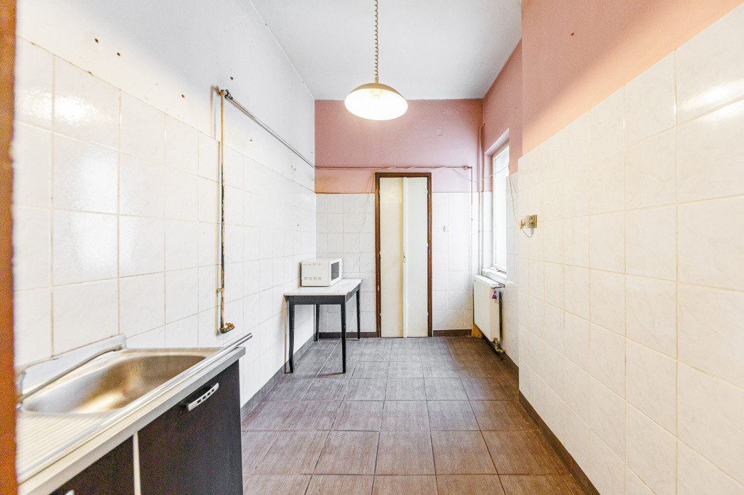 Apartament 4 Cam -Ultracentral / Punctele Cardinale/ Loc Parcare - Comision0%