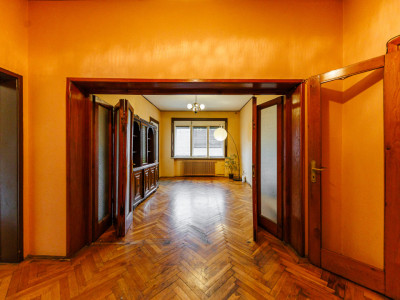 Apartament 4 Cam -Ultracentral / Punctele Cardinale/ Loc Parcare - Comision0%