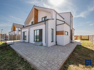 Duplex cu 4 camere si teren generos de 352 mp – Mosnita Noua