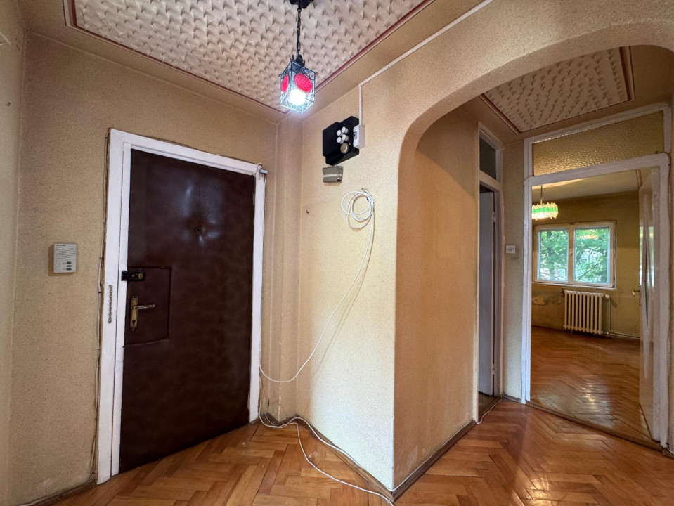 Apartament 3 camere decomandat, 56 mp utili, etaj 2 – zona Torontalului