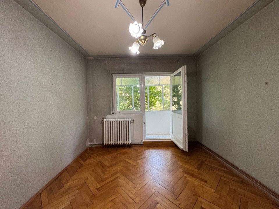 Apartament 3 camere decomandat, 56 mp utili, etaj 2 – zona Torontalului