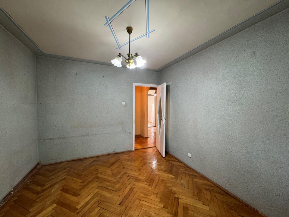 Apartament 3 camere decomandat, 56 mp utili, etaj 2 – zona Torontalului