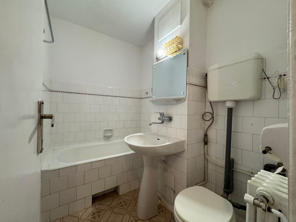 Apartament 3 camere decomandat, 56 mp utili, etaj 2 – zona Torontalului