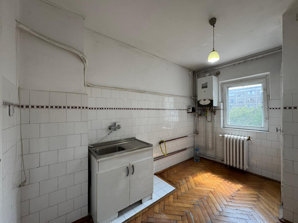 Apartament 3 camere decomandat, 56 mp utili, etaj 2 – zona Torontalului