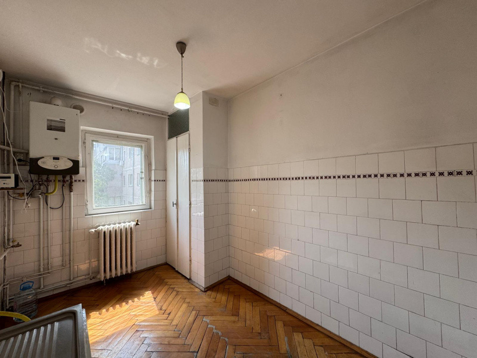 Apartament 3 camere decomandat, 56 mp utili, etaj 2 – zona Torontalului