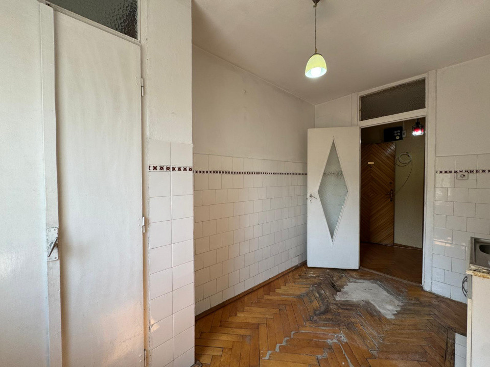 Apartament 3 camere decomandat, 56 mp utili, etaj 2 – zona Torontalului