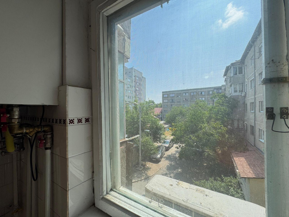 Apartament 3 camere decomandat, 56 mp utili, etaj 2 – zona Torontalului