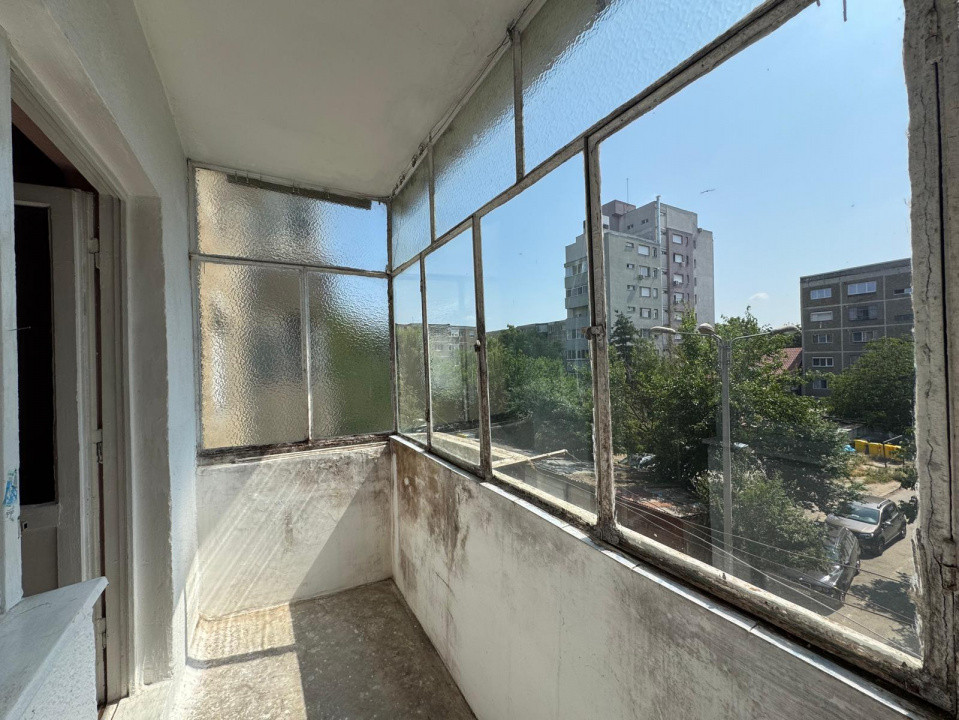 Apartament 3 camere decomandat, 56 mp utili, etaj 2 – zona Torontalului