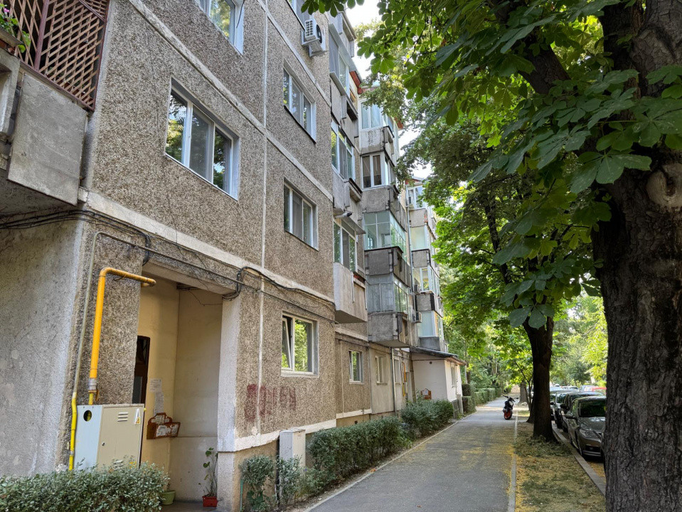 Apartament 3 camere decomandat, 56 mp utili, etaj 2 – zona Torontalului