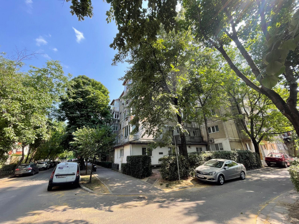 Apartament 3 camere decomandat, 56 mp utili, etaj 2 – zona Torontalului