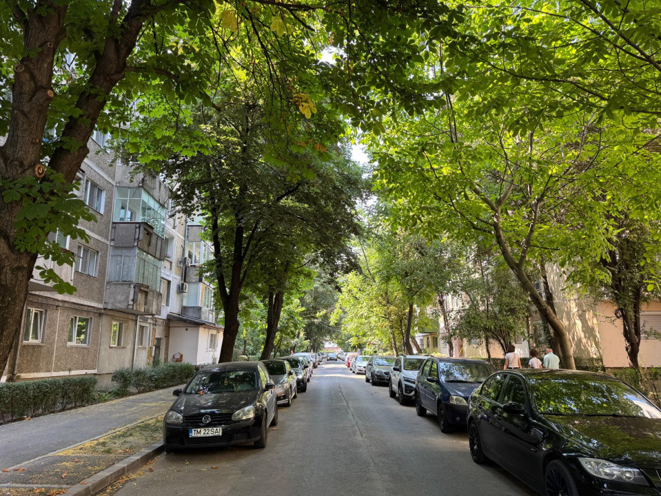 Apartament 3 camere decomandat, 56 mp utili, etaj 2 – zona Torontalului
