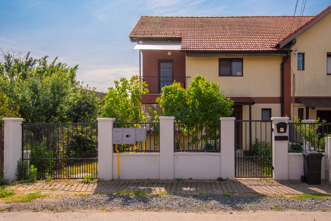 4 camere in triplex, teren 334 mp si terasa – Dumbravita, str. Magura