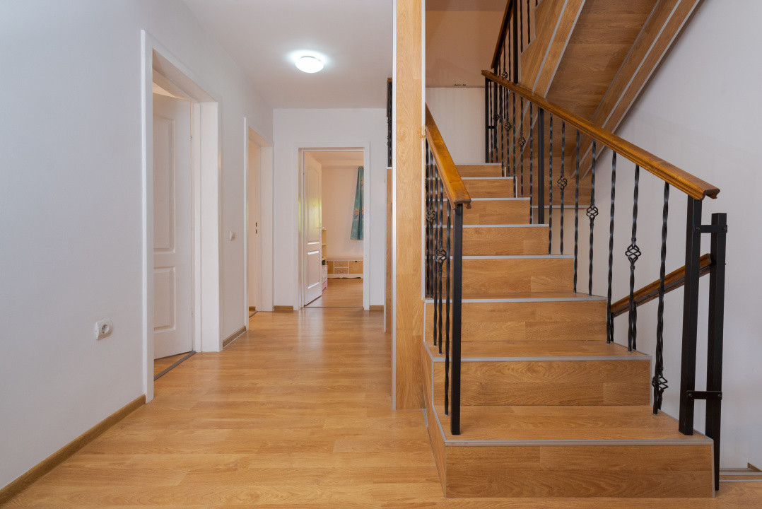 4 camere in triplex, teren 334 mp si terasa – Dumbravita, str. Magura