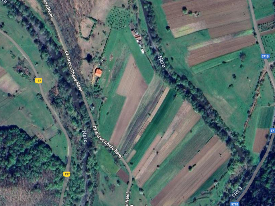 Teren 3600 mp pe drumul de acces in Cheile Nerei – Oportunitate excelenta! 