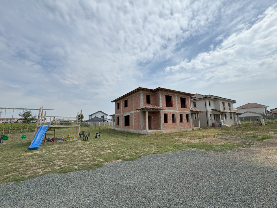 Duplex la rosu ambele unitati, Dumbravita, teren 783 mp, comision 0