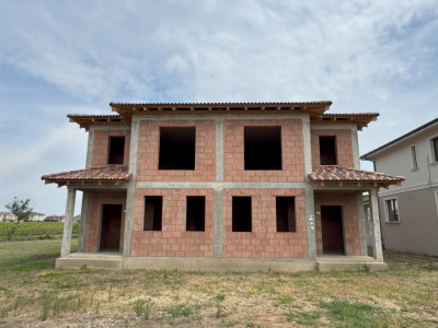Duplex la rosu ambele unitati, Dumbravita, teren 783 mp, comision 0