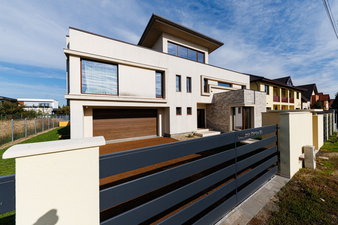 Vila premium, pregatita pentru viitor–panouri solare, spatiu generos