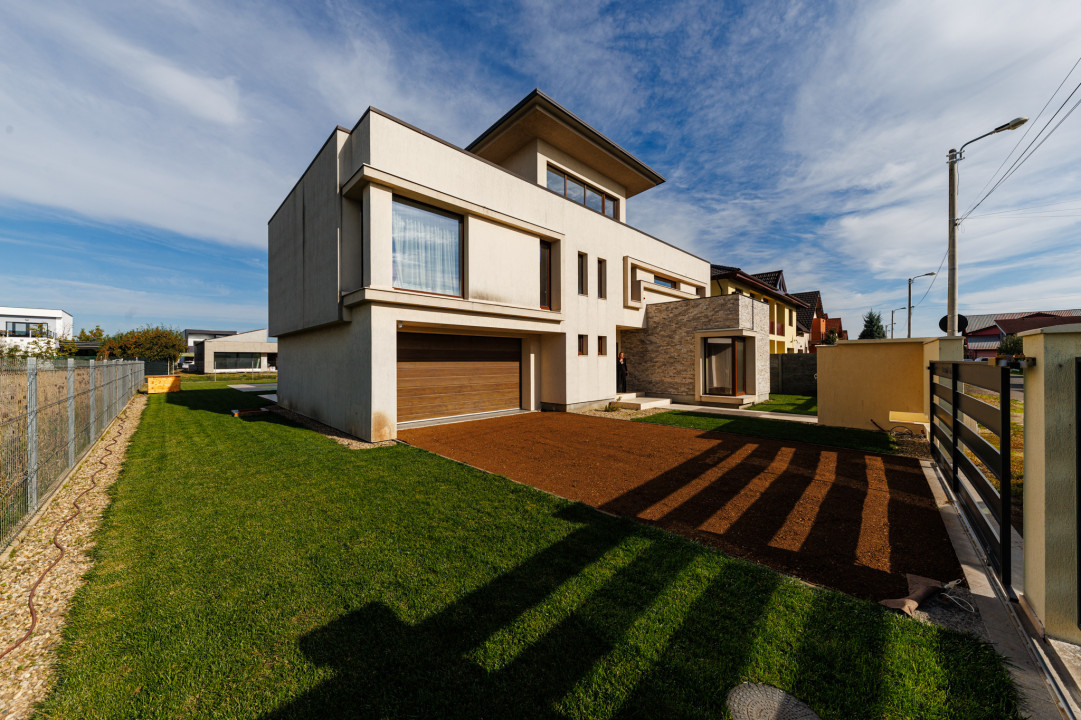 Vila premium, pregatita pentru viitor–panouri solare, spatiu generos