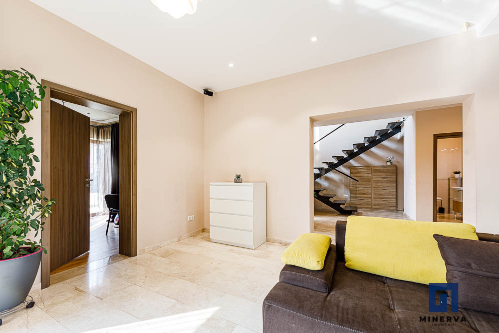 Vila premium, pregatita pentru viitor–panouri solare, spatiu generos