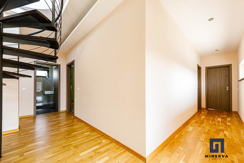 Vila premium, pregatita pentru viitor–panouri solare, spatiu generos