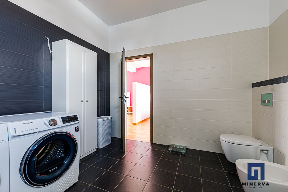 Vila premium, pregatita pentru viitor–panouri solare, spatiu generos
