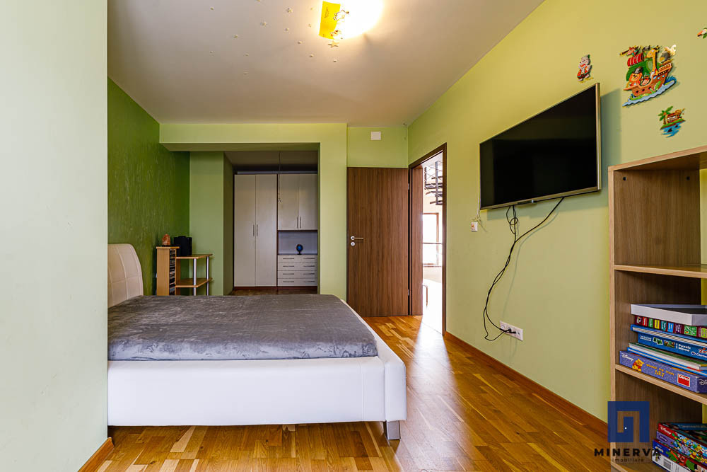 Vila premium, pregatita pentru viitor–panouri solare, spatiu generos
