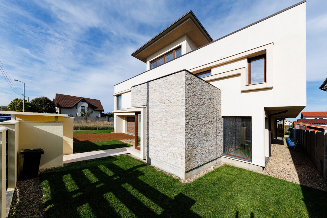 Vila premium, pregatita pentru viitor–panouri solare, spatiu generos
