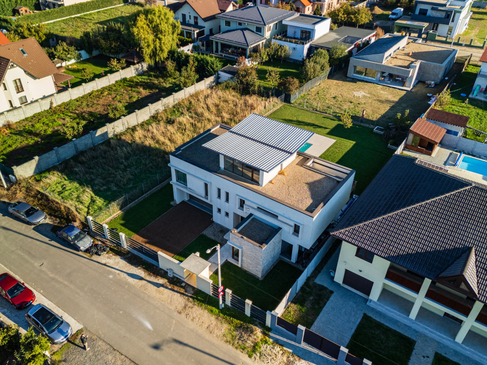 Vila premium, pregatita pentru viitor–panouri solare, spatiu generos