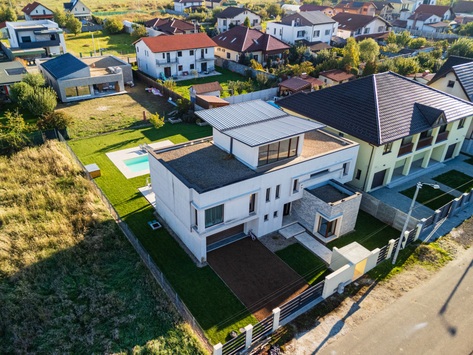 Vila premium, pregatita pentru viitor–panouri solare, spatiu generos