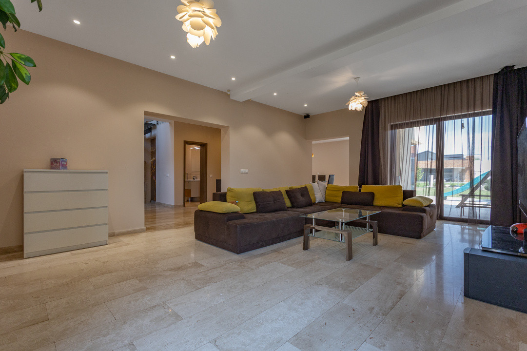 Vila premium, pregatita pentru viitor–panouri solare, spatiu generos