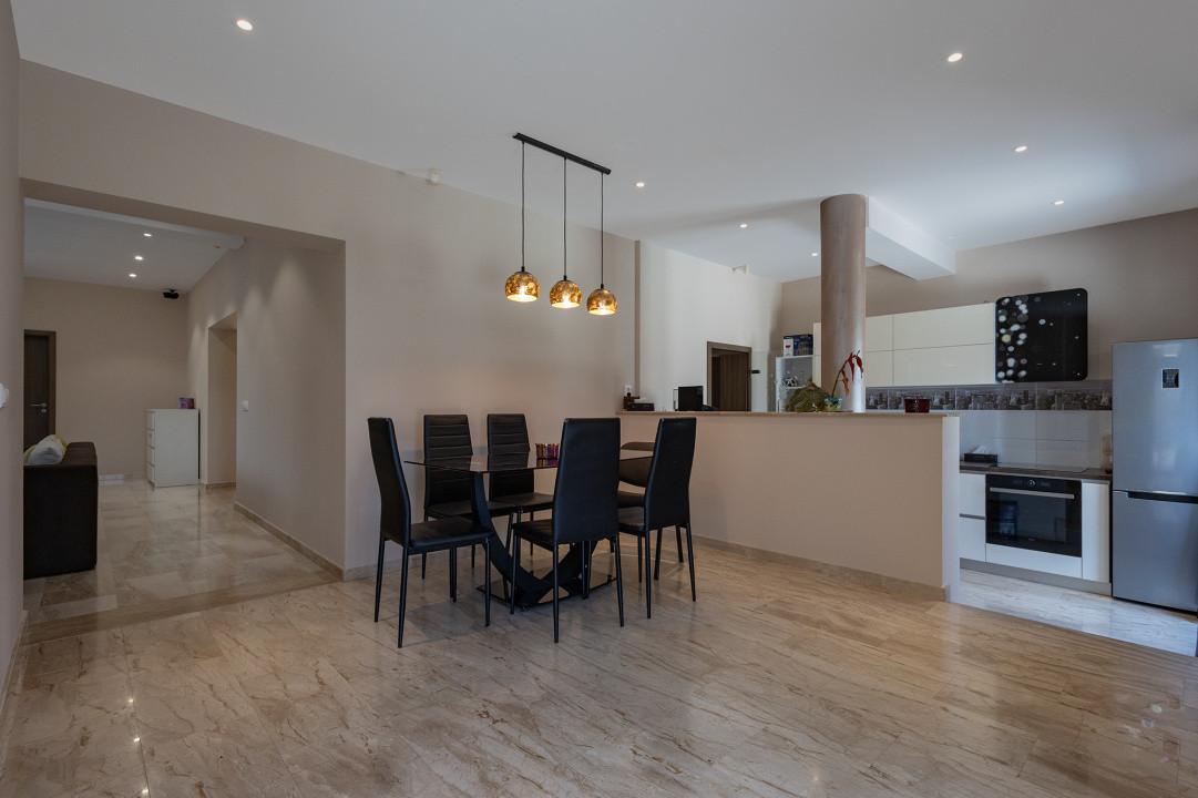 Vila premium, pregatita pentru viitor–panouri solare, spatiu generos