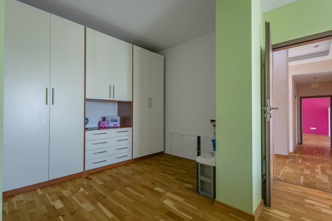 Vila premium, pregatita pentru viitor–panouri solare, spatiu generos