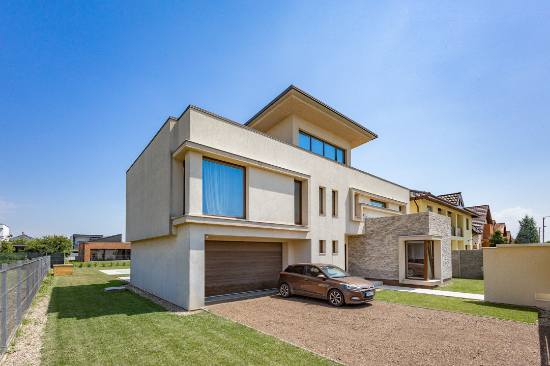Vila premium, pregatita pentru viitor–panouri solare, spatiu generos