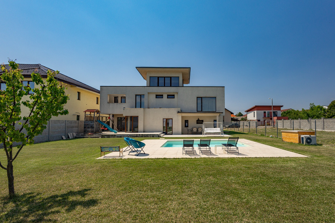 Vila premium, pregatita pentru viitor–panouri solare, spatiu generos