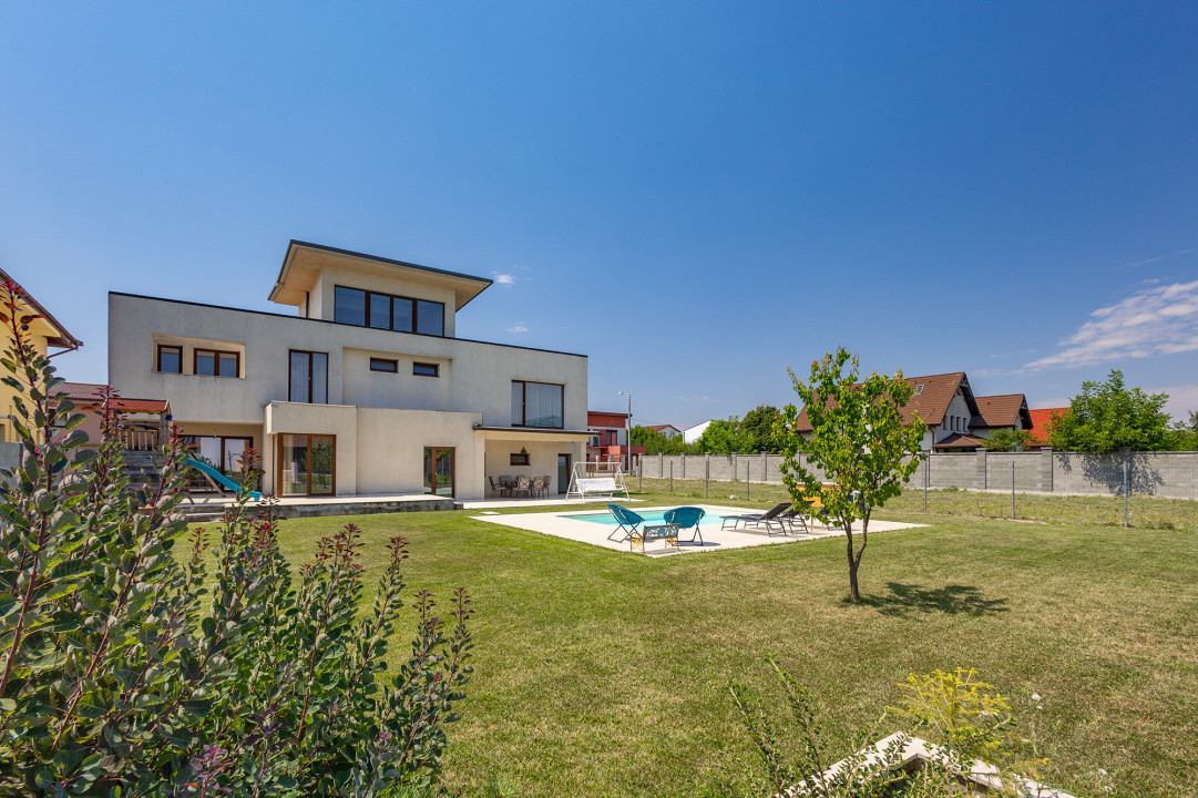 Vila premium, pregatita pentru viitor–panouri solare, spatiu generos