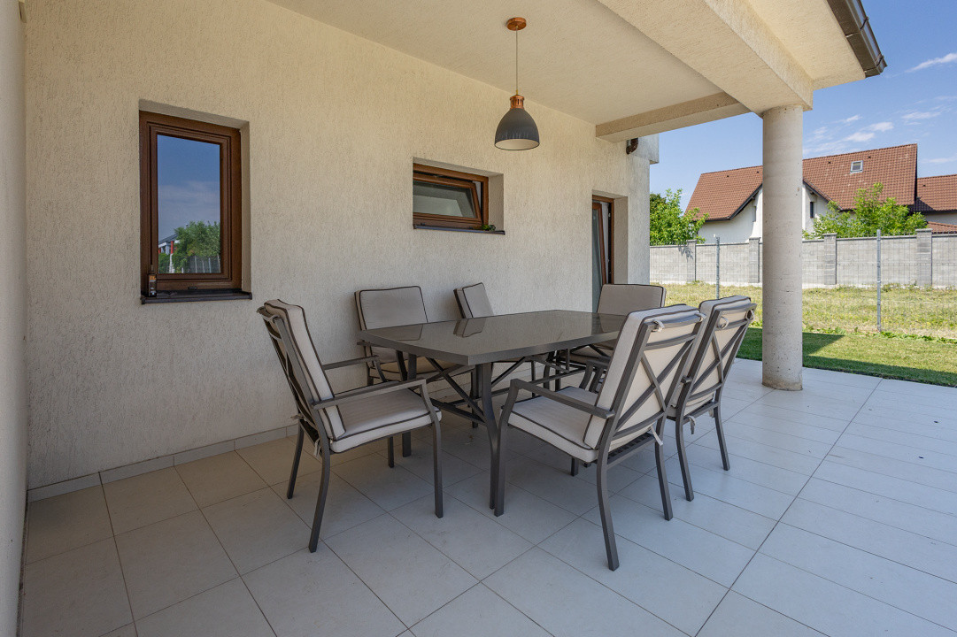Vila premium, pregatita pentru viitor–panouri solare, spatiu generos