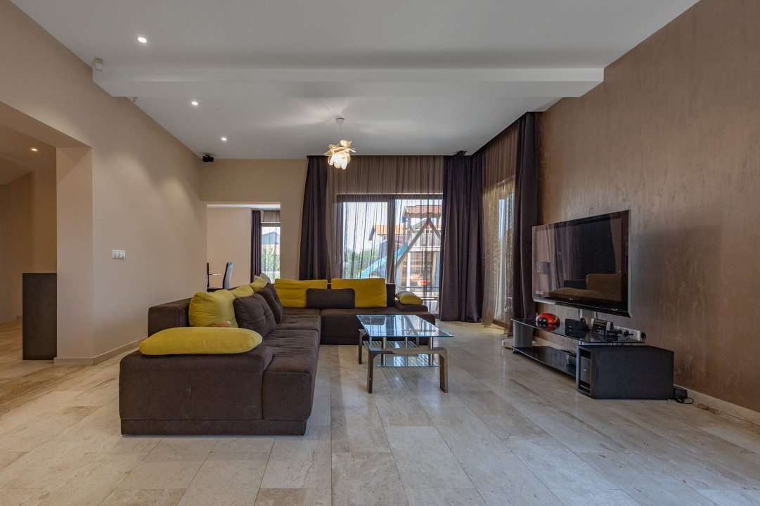 Vila premium, pregatita pentru viitor–panouri solare, spatiu generos
