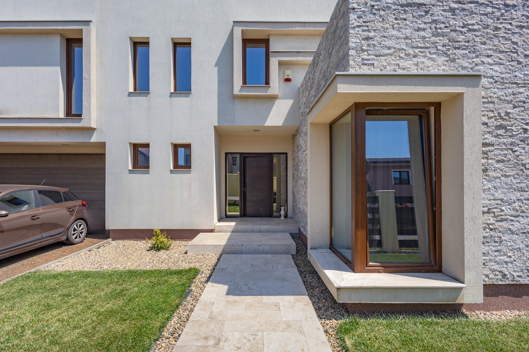 Vila premium, pregatita pentru viitor–panouri solare, spatiu generos