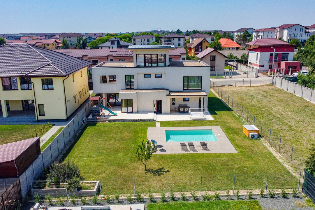 Vila premium, pregatita pentru viitor–panouri solare, spatiu generos