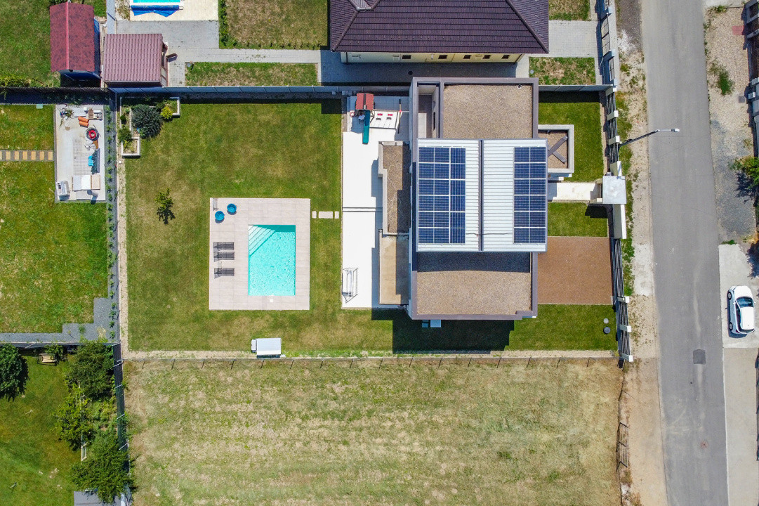 Vila premium, pregatita pentru viitor–panouri solare, spatiu generos