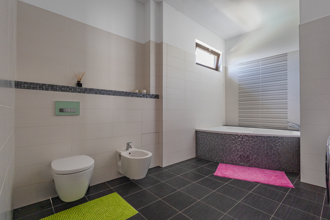 Vila premium, pregatita pentru viitor–panouri solare, spatiu generos