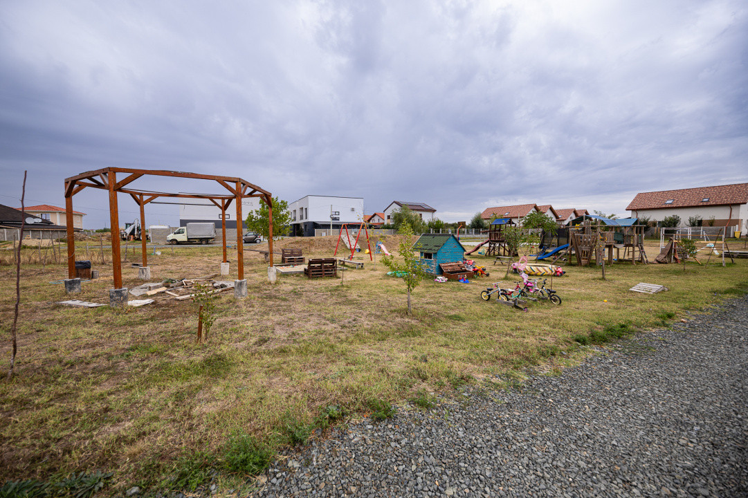 Teren 1000 mp Urseni – zonă locuită, ideal pentru casă sau duplex