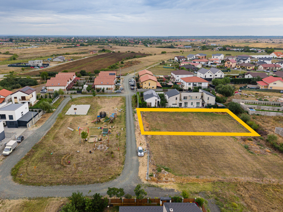 Teren 1000 mp Urseni – zonă locuită, ideal pentru casă sau duplex